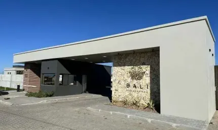 Lote de esquina de 312,5m2 no condomínio bali na  praia do cassino