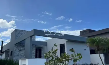 Casa térrea condomínio Alphaville com 3 dormitórios próx. a portaria