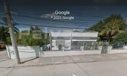Ótima casa, em 02 lotes + 01 posse, com Varanda, suíte e lazer
