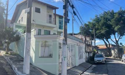 Casa com 8 quartos para alugar na Vila Nivi, São Paulo 