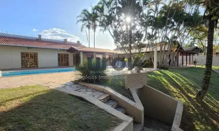 Casa de Madeira Térrea à Venda em Terreno de 2.043,90m² Condomínio Maison Blanche - Valinhos / SP
