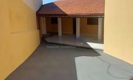 Casa plana para locação em valinhos, jardim santo antônio, contendo 3 dormitórios,  2  suítes
