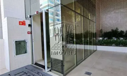 Apartamento com 2 dormitorios, sendo um suite, sala com sacada gourmet.