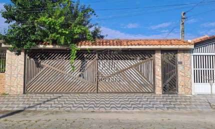 Casa isolada, 3 dromitórios com 1 suíte - Vila Caiçara