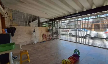 Casa em Vila Caiçara com 2 dormitórios, sendo 1 suíte.