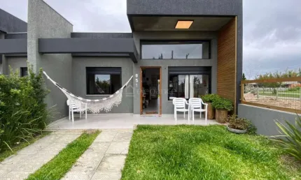 Casa em condomínio fechado com 2 quartos à venda na Norte, 851, Noiva Do Mar, Xangri-Lá por R$ 490.000