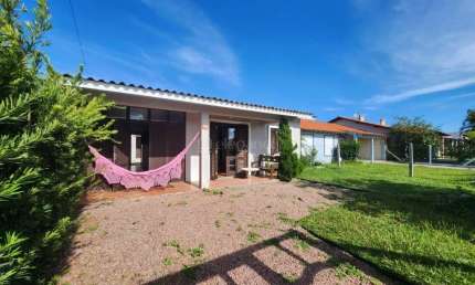 Casa em condomínio fechado com 2 quartos à venda na Avenida Interbalneários, 572, Rainha do Mar, Xangri-Lá por R$ 480.000