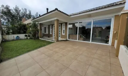 Casa com 3 quartos à venda na Rua Dos Girassóis, 966, Noiva Do Mar, Xangri-Lá por R$ 650.000