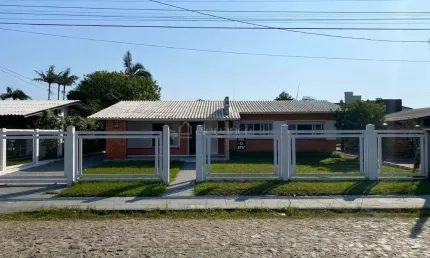 Casa com 4 quartos à venda na Rua Irerê, 414, Atlântida, Xangri-Lá por R$ 1.400.000