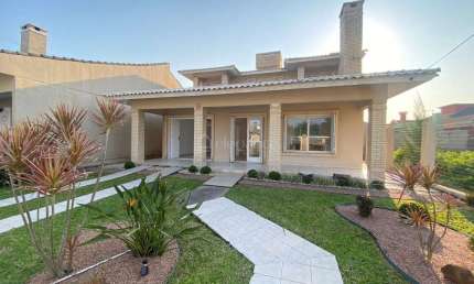 Casa com 3 quartos à venda na Rua Porto Belo, 1080, Atlântida Sul (Distrito), Osório por R$ 698.000