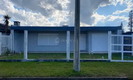 Casa com 3 quartos à venda na Rio Negro, 55, Centro, Xangri-Lá por R$ 900.000