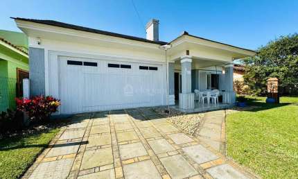 Casa com 3 quartos à venda na Avenida Norte, 412, Noiva Do Mar, Xangri-Lá por R$ 750.000