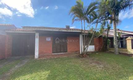 Casa com 3 quartos à venda na Rio Das Contas, 2401, Centro, Xangri-Lá por R$ 650.000