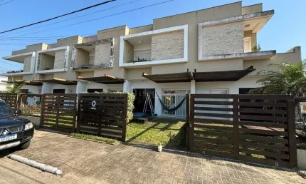 Casa em condomínio fechado com 3 quartos à venda na Rio Da Várzea, 35, Centro, Xangri-Lá por R$ 640.000