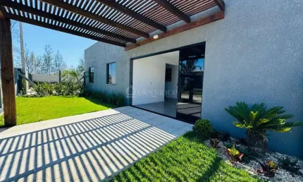 Casa com 2 quartos à venda na Rua San Conrado, 1337, Atlântida Sul (Distrito), Osório por R$ 559.990