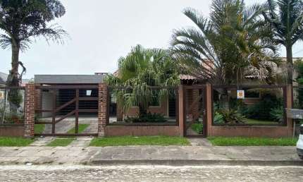Casa com 3 quartos à venda na Rio Das Contas, 2524, Centro, Xangri-Lá por R$ 860.000