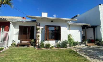 Casa com 3 quartos à venda na Itapema, 1036, Atlântida Sul (Distrito), Osório por R$ 850.000