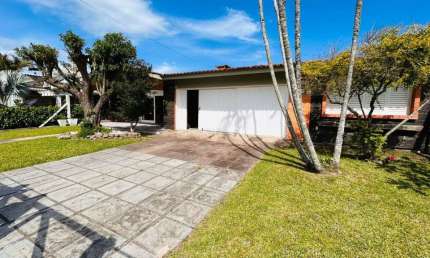 Casa com 5 quartos à venda na Rua Jandáia, 609, Atlântida, Xangri-Lá por R$ 1.400.000
