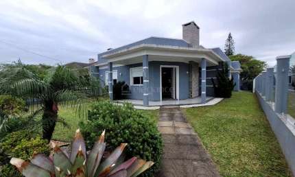 Casa com 3 quartos à venda na Topázio, 105, Rainha do Mar, Xangri-Lá por R$ 890.000