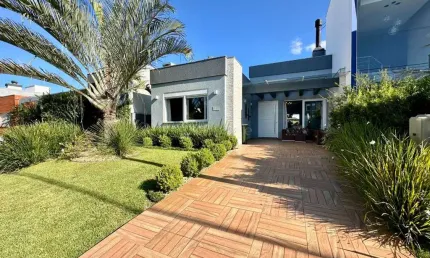 Casa em condomínio fechado com 3 quartos à venda na Central, 1100, Noiva Do Mar, Xangri-Lá por R$ 1.250.000