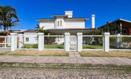Casa com 5 quartos à venda na Rua Inambuí, 615, Atlântida, Xangri-Lá por R$ 1.590.000