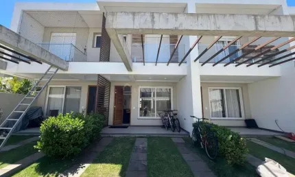 Casa em condomínio fechado com 2 quartos à venda na Rs 389 Estrada do Mar, 1, Condomínio Murano, Capão da Canoa por R$ 899.000