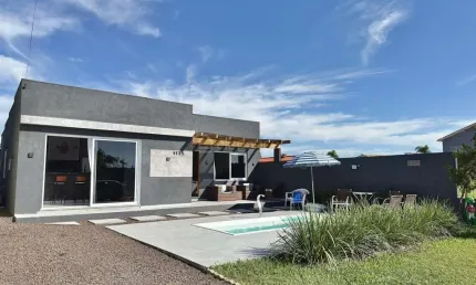 Casa em condomínio fechado com 4 quartos à venda na Âmbar, 1135, Rainha do Mar, Xangri-Lá por R$ 625.000