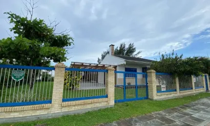 Casa com 3 quartos à venda na Das Dálias, 398, Noiva Do Mar, Xangri-Lá por R$ 960.000