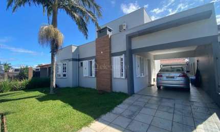 Casa com 4 quartos à venda na Rio Das Contas, 559, Centro, Xangri-Lá por R$ 790.000