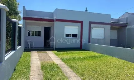 Casa com 2 quartos à venda na Topázio, 79, Rainha do Mar, Xangri-Lá por R$ 395.000