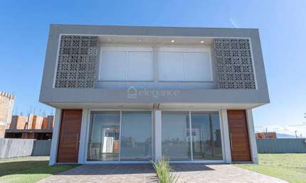 Casa em condomínio fechado com 3 quartos à venda na Rs 389, Estrada do Mar, 27, Santorini, Xangri-Lá por R$ 750.000