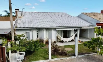Casa com 4 quartos à venda na Das Begônias, 804, Noiva Do Mar, Xangri-Lá por R$ 790.000