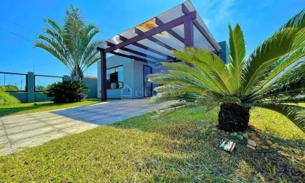 Casa em condomínio fechado com 2 quartos à venda na Âmbar, 745, Rainha do Mar, Xangri-Lá por R$ 580.000