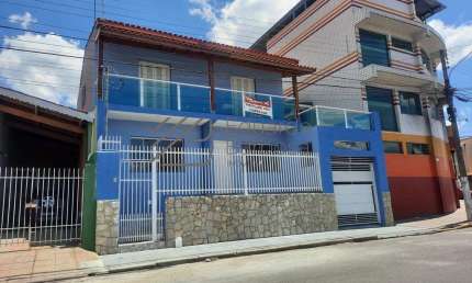 Casa com 3 quartos para alugar na Rua Sebastião Garcia Gimenes, 335, Alvinópolis, Atibaia