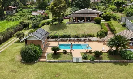 Chácara em Atibaia com 4.00m² que aceita financiamento.