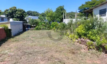 Amplo terreno com características comercial ou residencial