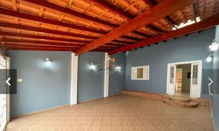 Imperdível Casa à Venda em Jundiaí-SP, Jardim Esplanada: 2 Quartos, 2 Salas, 1 Banheiro, 2 Vagas de Garagem, 127m².