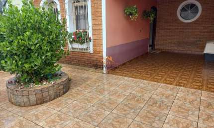 Imperdível casa à venda em Jundiaí-SP, Vila Vianelo: 2 quartos, 1 suíte, 2 salas, 2 banheiros, 1 vaga, 163m².