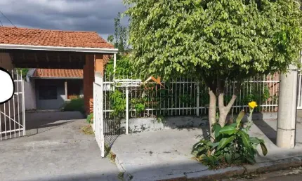 Casa à venda em Jundiaí-SP, no Jardim Florestal: 2 quartos, 2 salas, 2 vagas de garagem, 119m² de área.