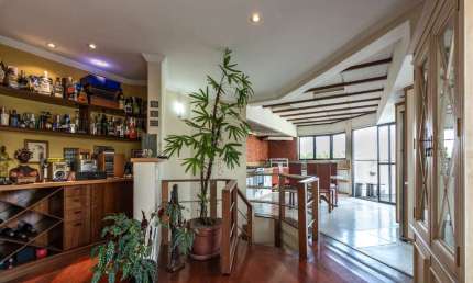 Agradável cobertura para venda com 4 quartos, sendo 2 suítes, 354m²