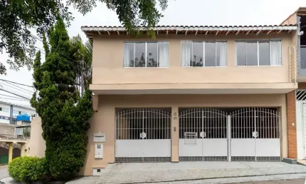 Agradável sobrado para venda em Jardim Icaraí com 3 quartos, sendo 3 suítes, 280m²