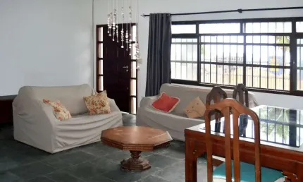 Atraente casa tipo para venda em Jardim Aguapeu com 3 quartos, sendo 1 suíte, 131m²