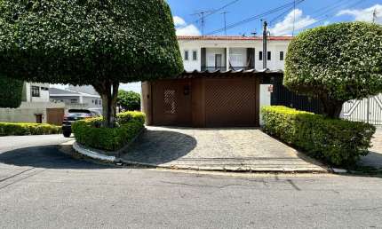 Versátil casa tipo para venda com 3 quartos, sendo 2 suítes, 195m²