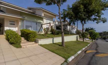 Casa no condomínio Convívio Residencial Santana Ou Arujá Ville para venda com 4 quartos, sendo 2 suítes, 360m²