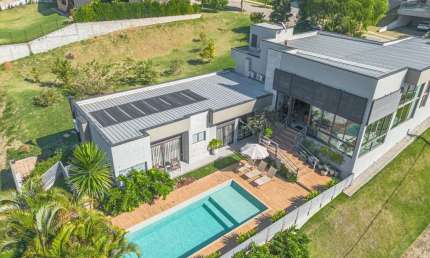 Casa no condomínio Condomínio Campo De Toscana para venda com 3 quartos, sendo 3 suítes, 382m²