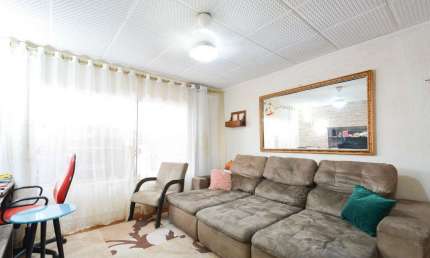 Confortável casa tipo para venda com 4 quartos, sendo 1 suíte, 350m²