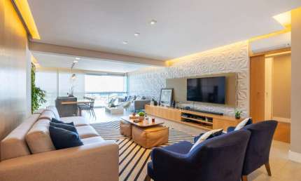 Confortável apartamento tipo para venda com 3 quartos, sendo 3 suítes, 165m²