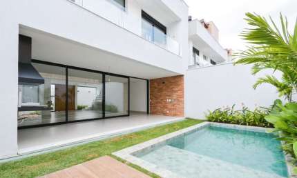 Casa no condomínio Vila Luni para venda com 3 quartos, sendo 3 suítes, 331m²