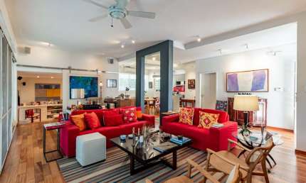 Atraente casa tipo para venda com 3 quartos, sendo 3 suítes, 180m²