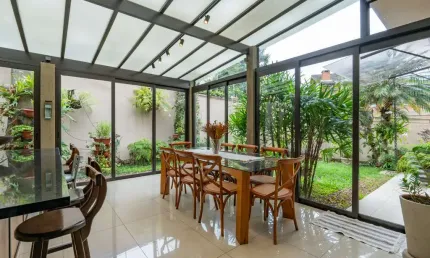 Atraente casa tipo para venda em Vila Suzana com 5 quartos, sendo 4 suítes, 373m²